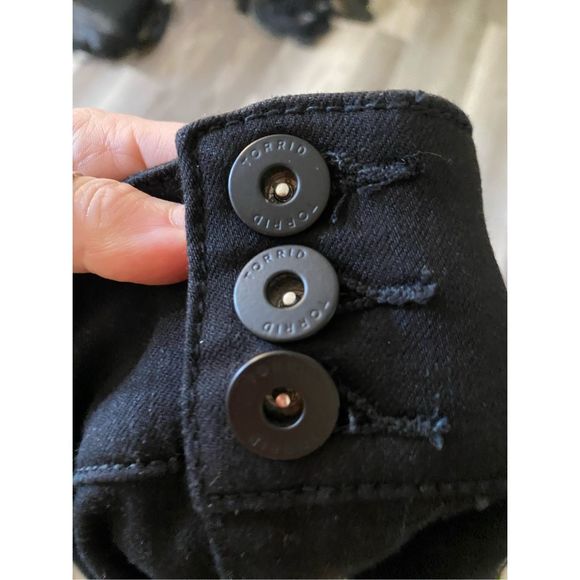 Torrid NWT Denim Black Jeans Jeggings Button Detailing Pants, Size 14S - Picture 8 of 11